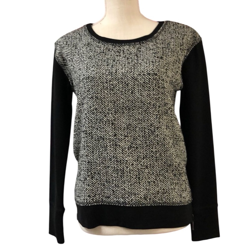Black and White Chevron Sweater Size Small